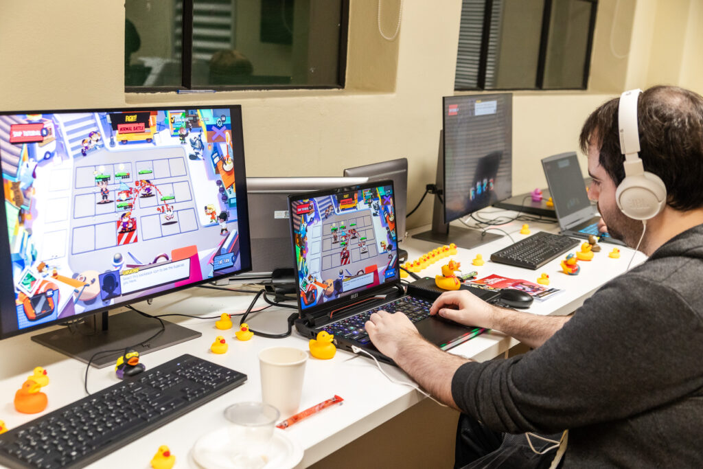 Some players enjoying Montabi by Mankibo!