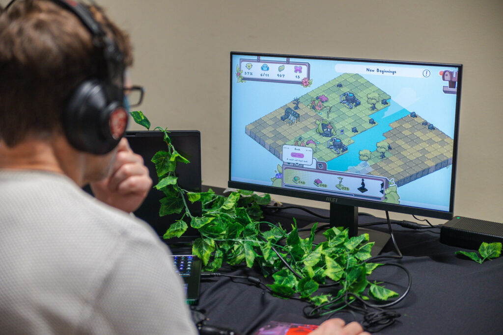 Some players having a relaxing time with Verde and the Echoing Water by Antimeta Studio