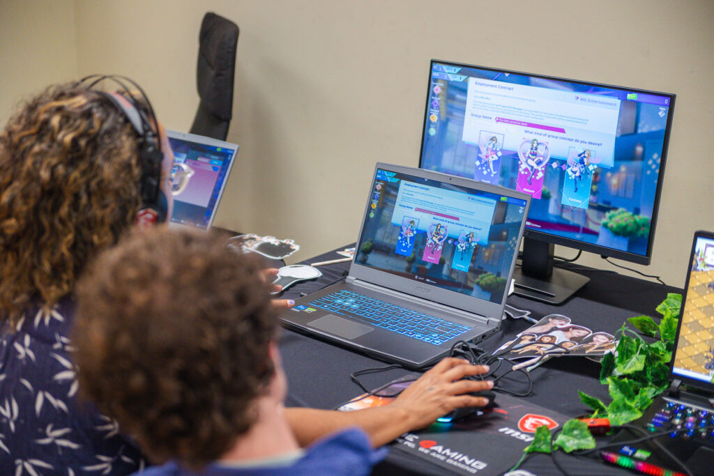 Some players enjoying KPop Idol Stories over in the Sydney event!