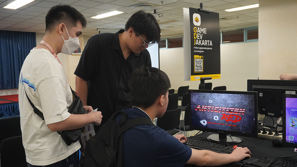Some of our Indonesian friends playing Anticitizen: Red.
